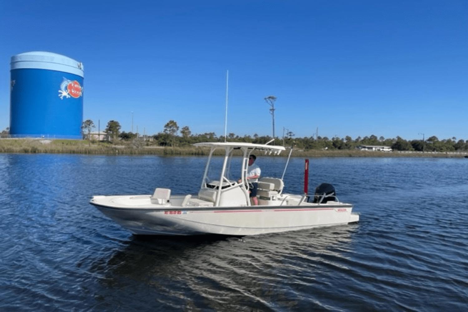 Slide: The Image of Boston Whaler 210 Montauk 2021 - 9