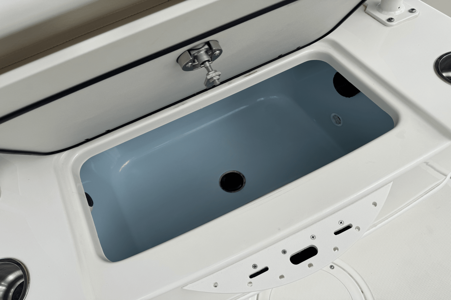 Slide: The Image of Boston Whaler 210 MONTAUK 2021 - 9