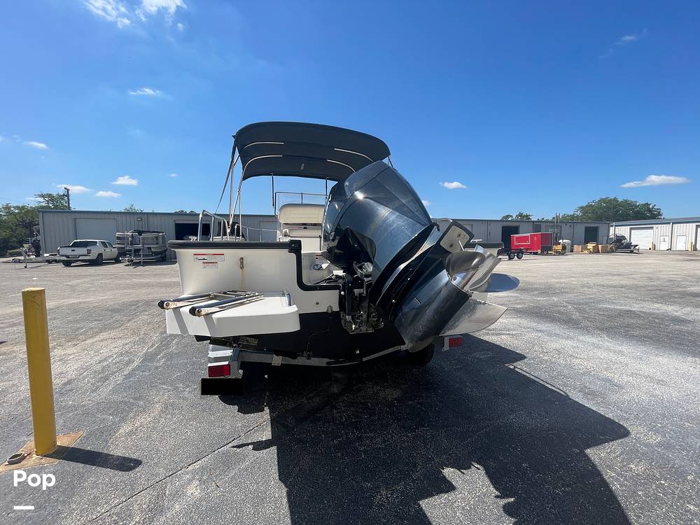 Slide: The Image of Boston Whaler 210 Montauk 2023 - 15354775