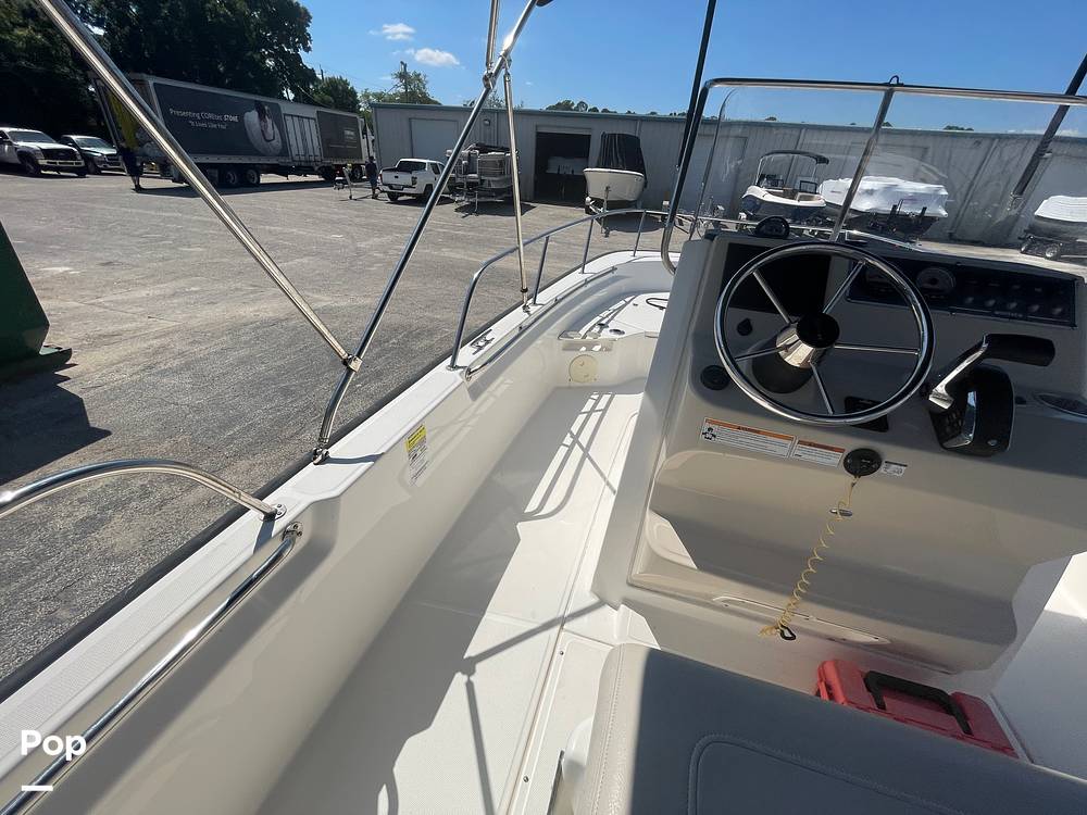 Slide: The Image of Boston Whaler 210 Montauk 2023 - 15354800