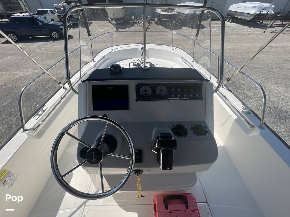 Slide: The Image of Boston Whaler 210 Montauk 2023 - 15354802