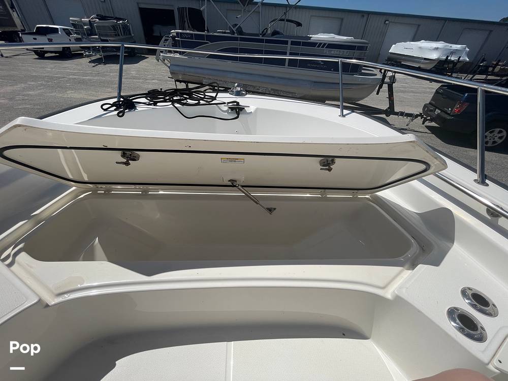 Slide: The Image of Boston Whaler 210 Montauk 2023 - 15354812