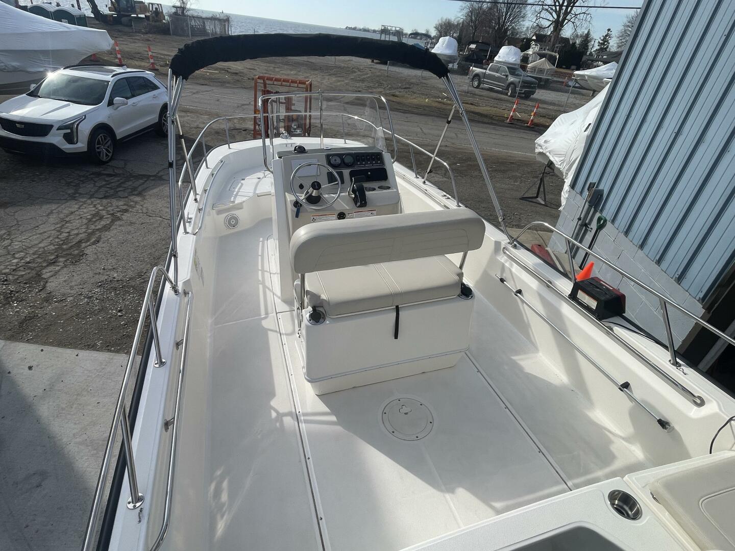 Slide: The Image of Boston Whaler 210 Montauk 2024 - 5136109