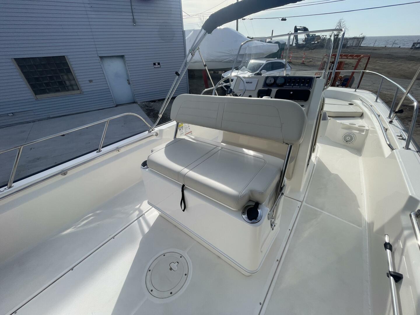 Slide: The Image of Boston Whaler 210 Montauk 2024 - 5136118