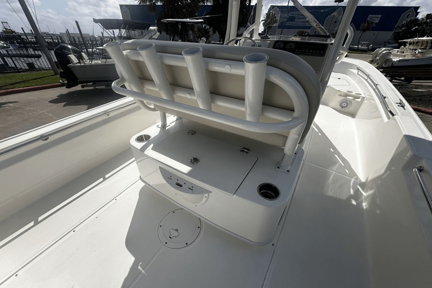 Slide: The Image of Boston Whaler 210 Montauk 2024 - 13