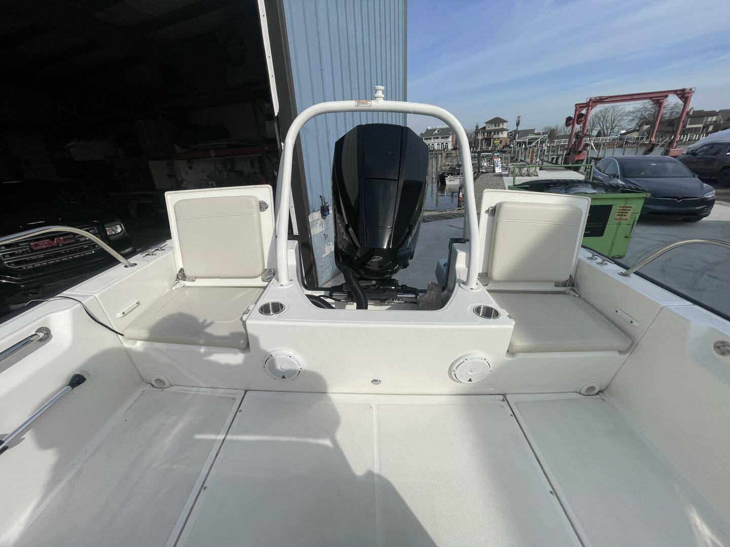 Slide: The Image of Boston Whaler 210 Montauk 2024 - 5136116