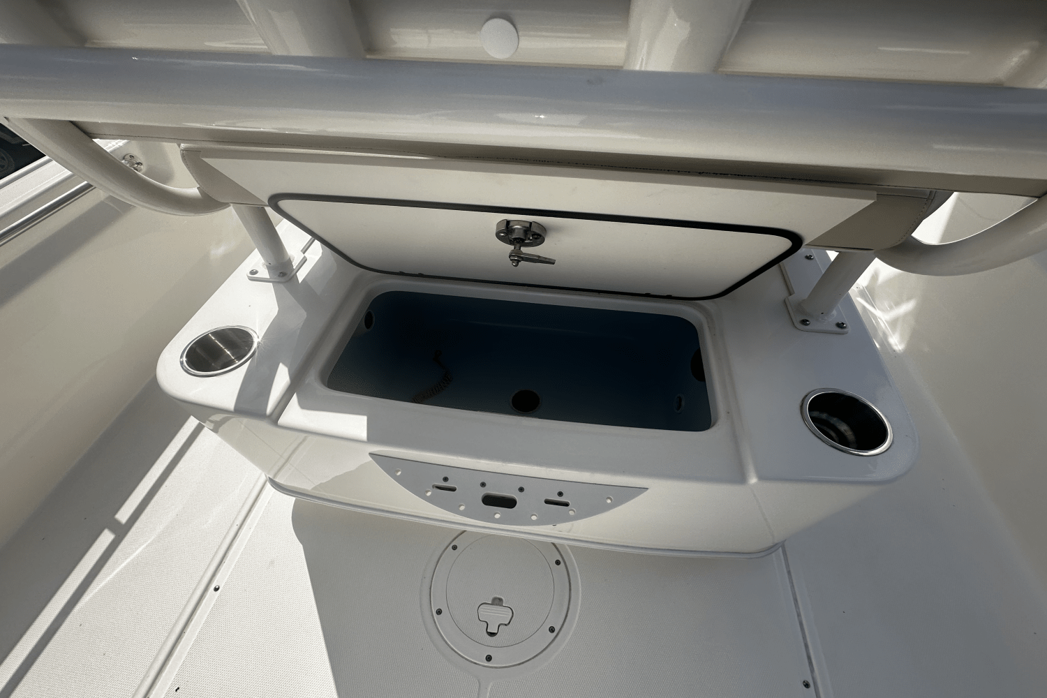 Slide: The Image of Boston Whaler 210 Montauk 2024 - 14