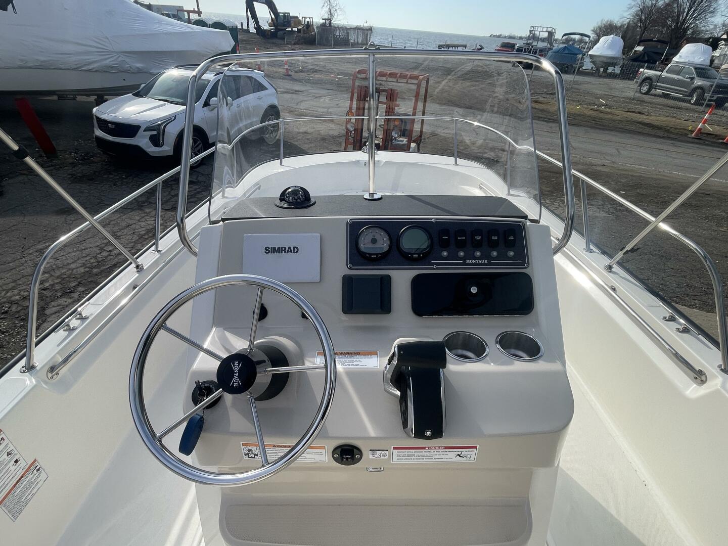 Slide: The Image of Boston Whaler 210 Montauk 2024 - 5136110