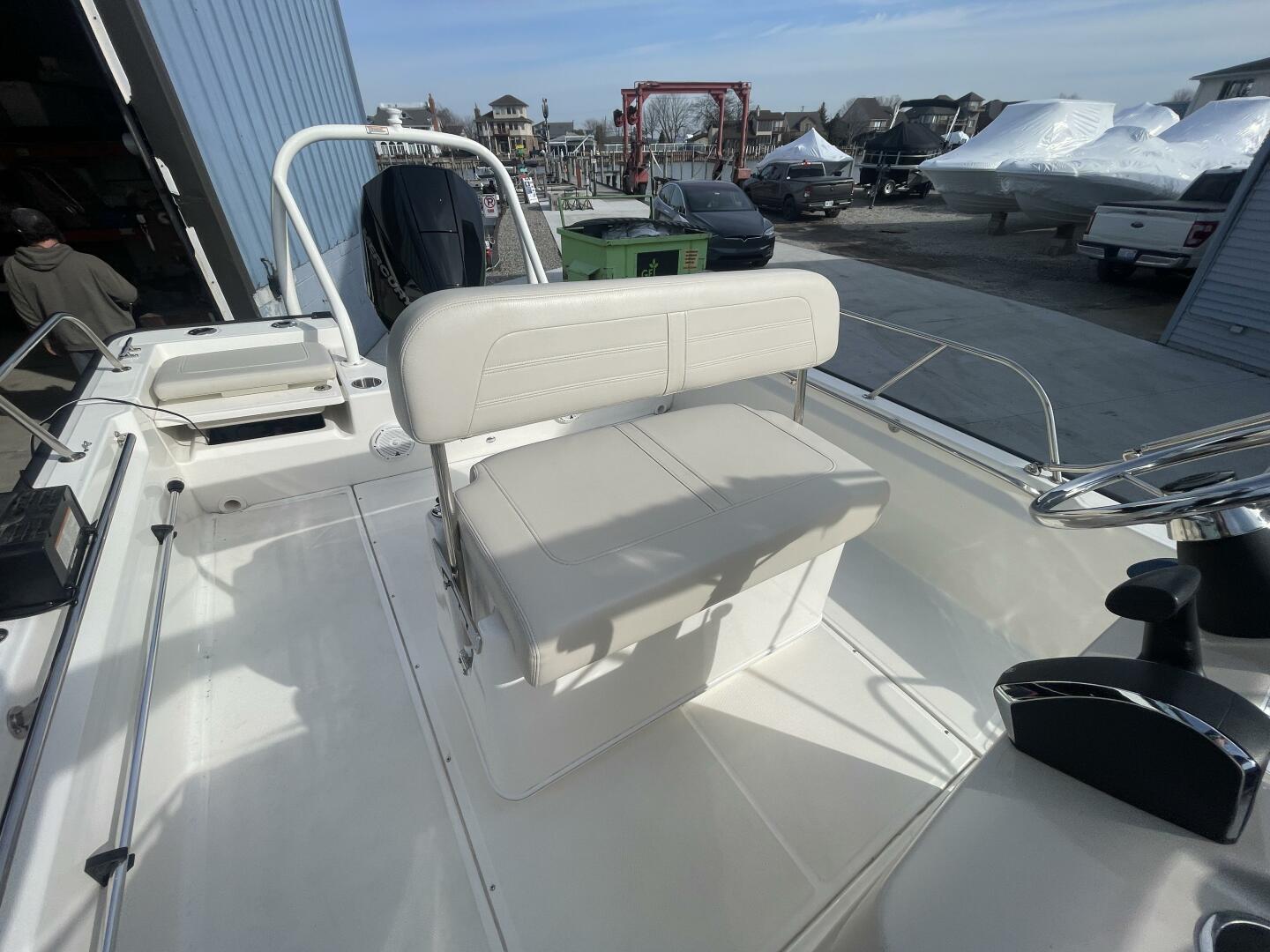 Slide: The Image of Boston Whaler 210 Montauk 2024 - 5136115