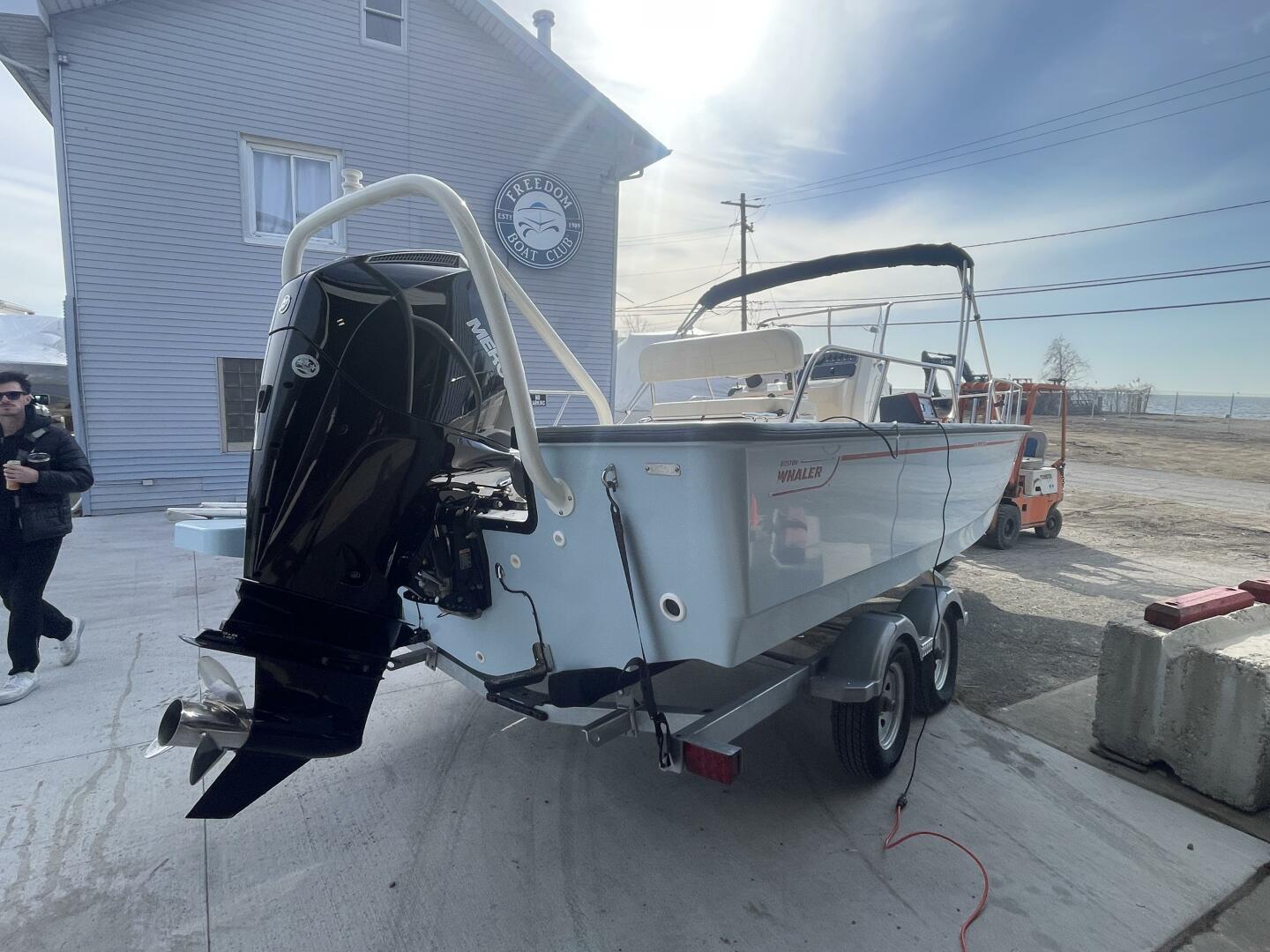 Slide: The Image of Boston Whaler 210 Montauk 2024 - 5136100