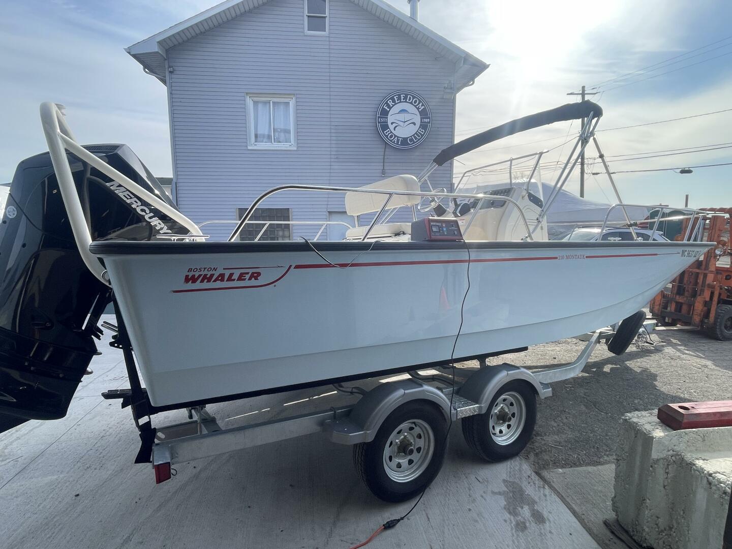 Slide: The Image of Boston Whaler 210 Montauk 2024 - 5136102