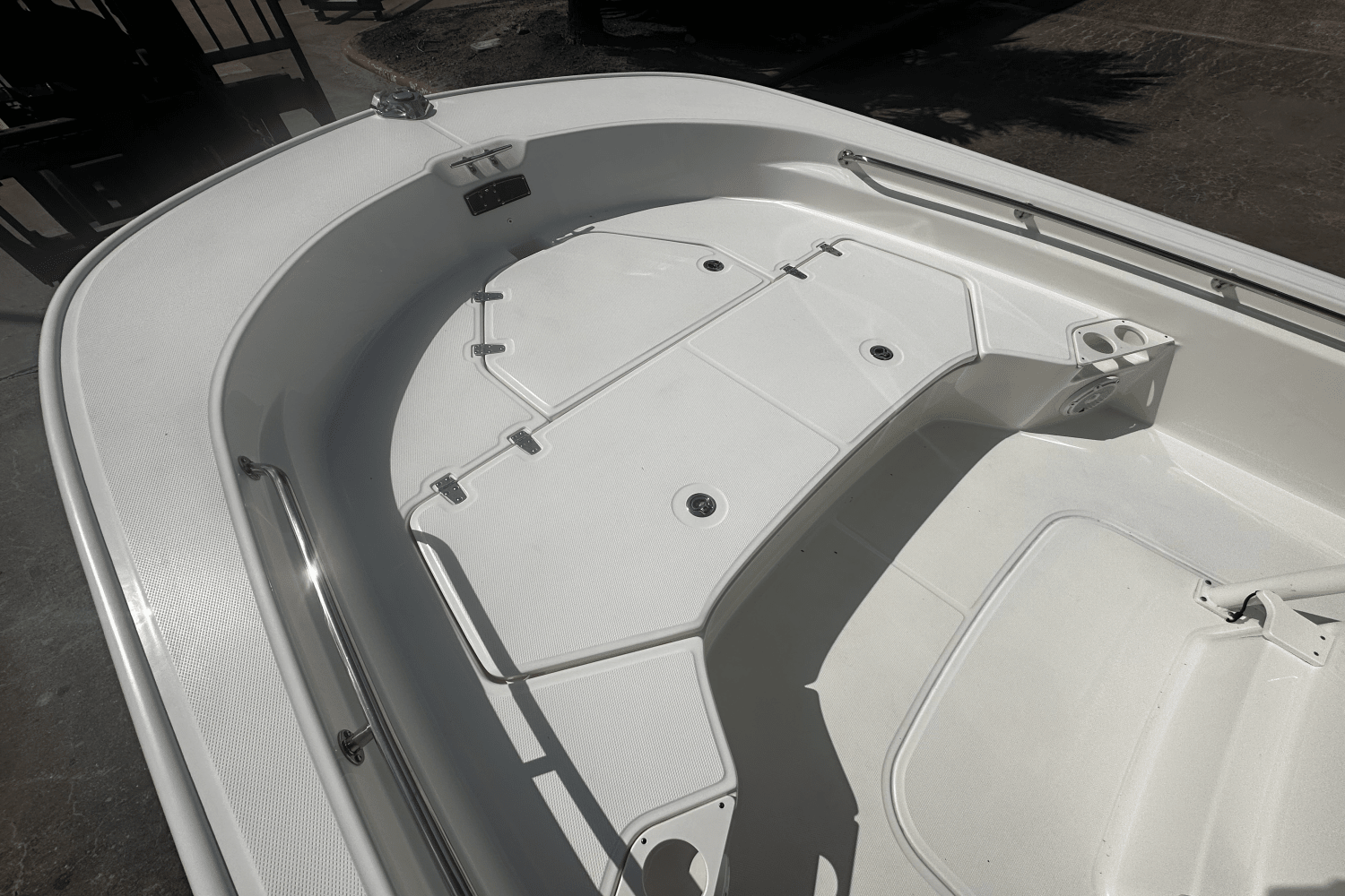 Slide: The Image of Boston Whaler 210 Montauk 2024 - 6