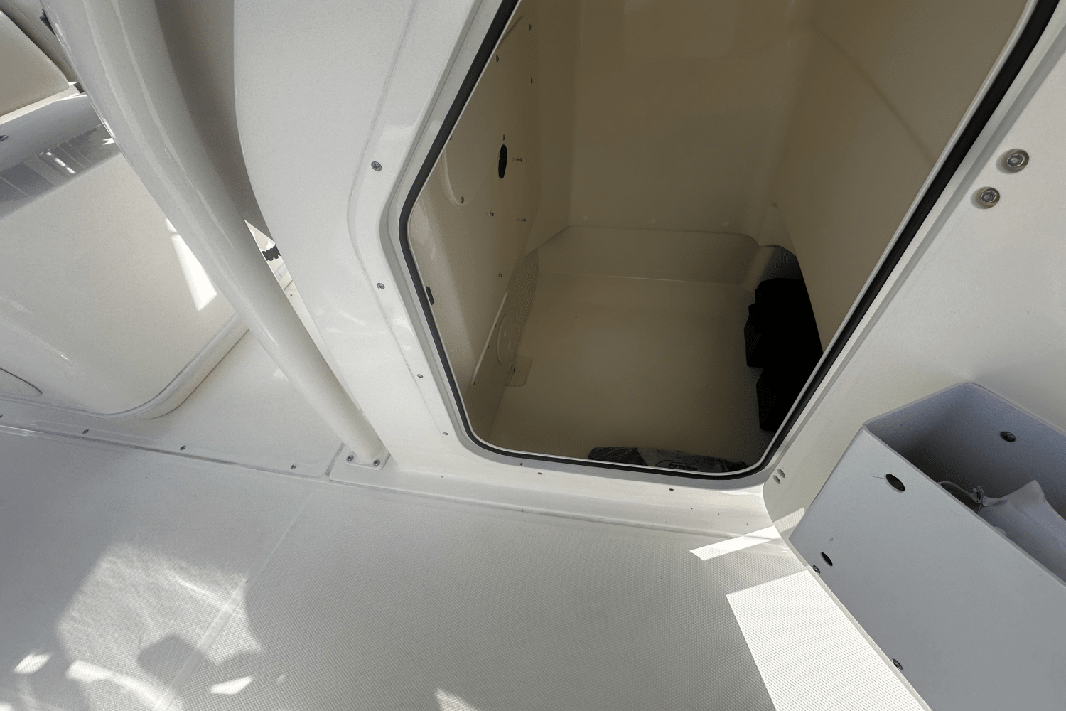 Slide: The Image of Boston Whaler 210 Montauk 2024 - 9