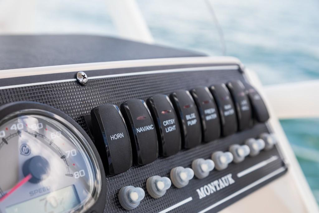 Slide: The Image of Boston Whaler 210 Montauk 2025 - 32