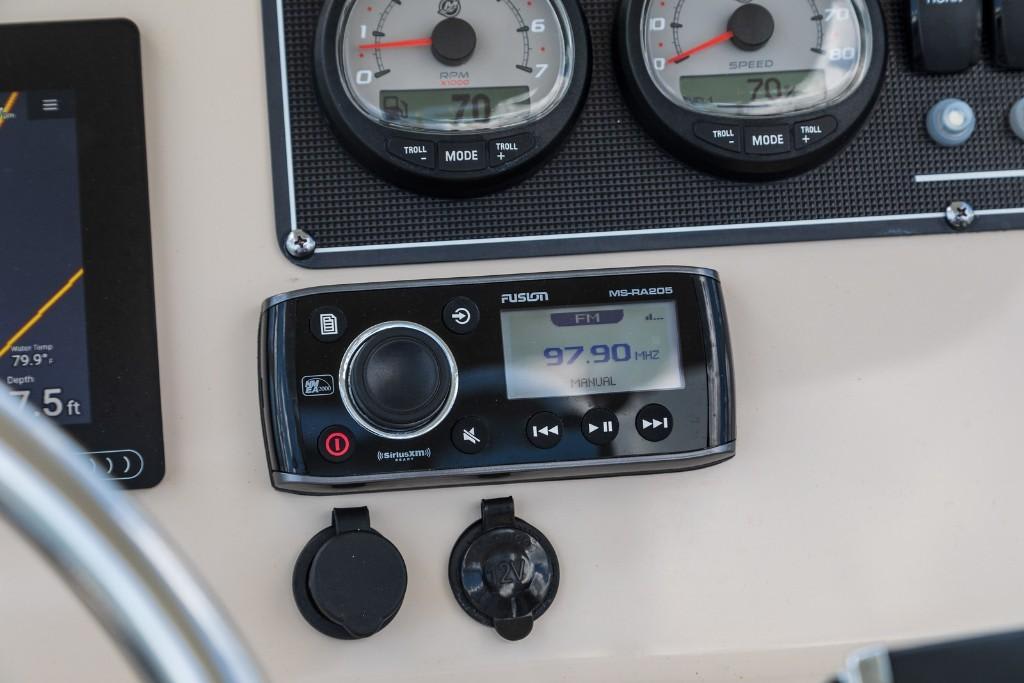 Slide: The Image of Boston Whaler 210 Montauk 2026 - 34