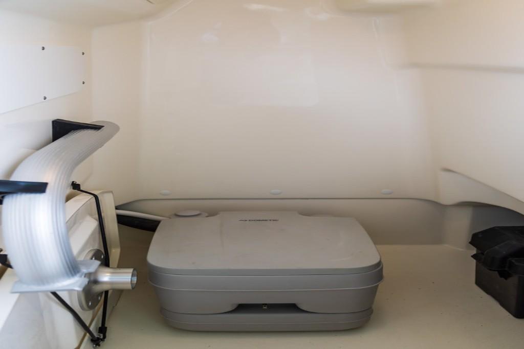 Slide: The Image of Boston Whaler 210 Montauk 2026 - 44