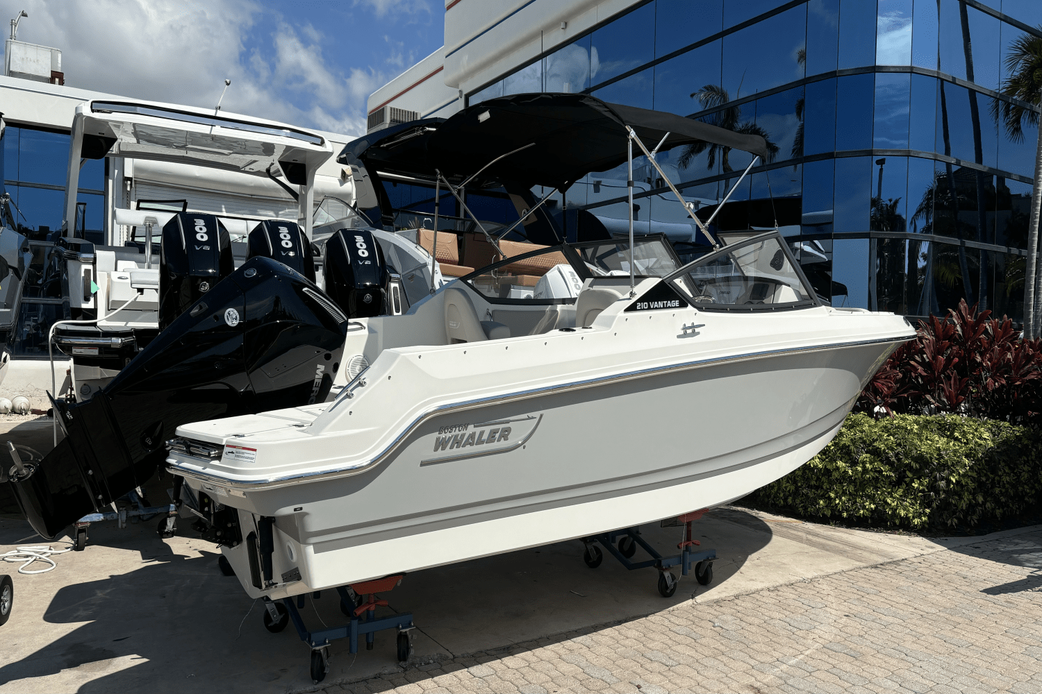 Slide: The Image of Boston Whaler 210 Vantage 2024 - 2