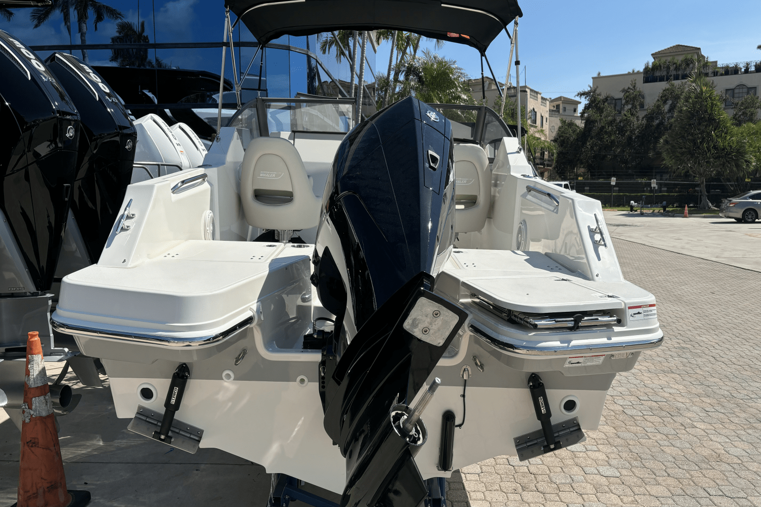 Slide: The Image of Boston Whaler 210 Vantage 2024 - 3