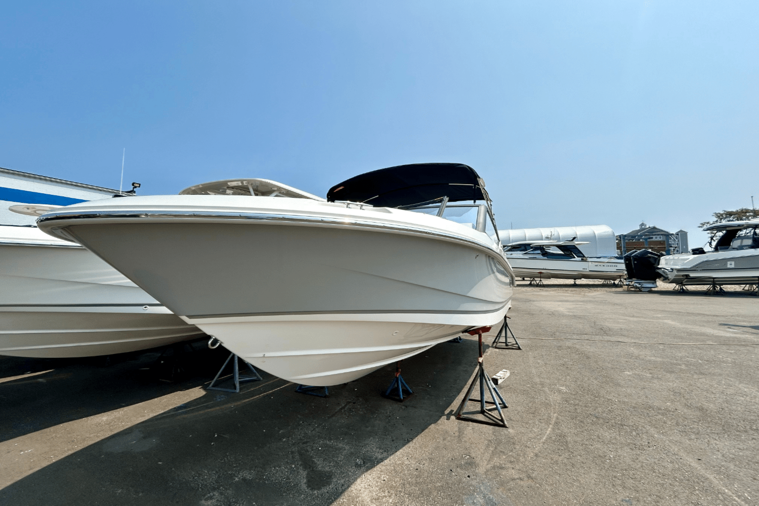 Slide: The Image of Boston Whaler 210 Vantage 2025 - 1