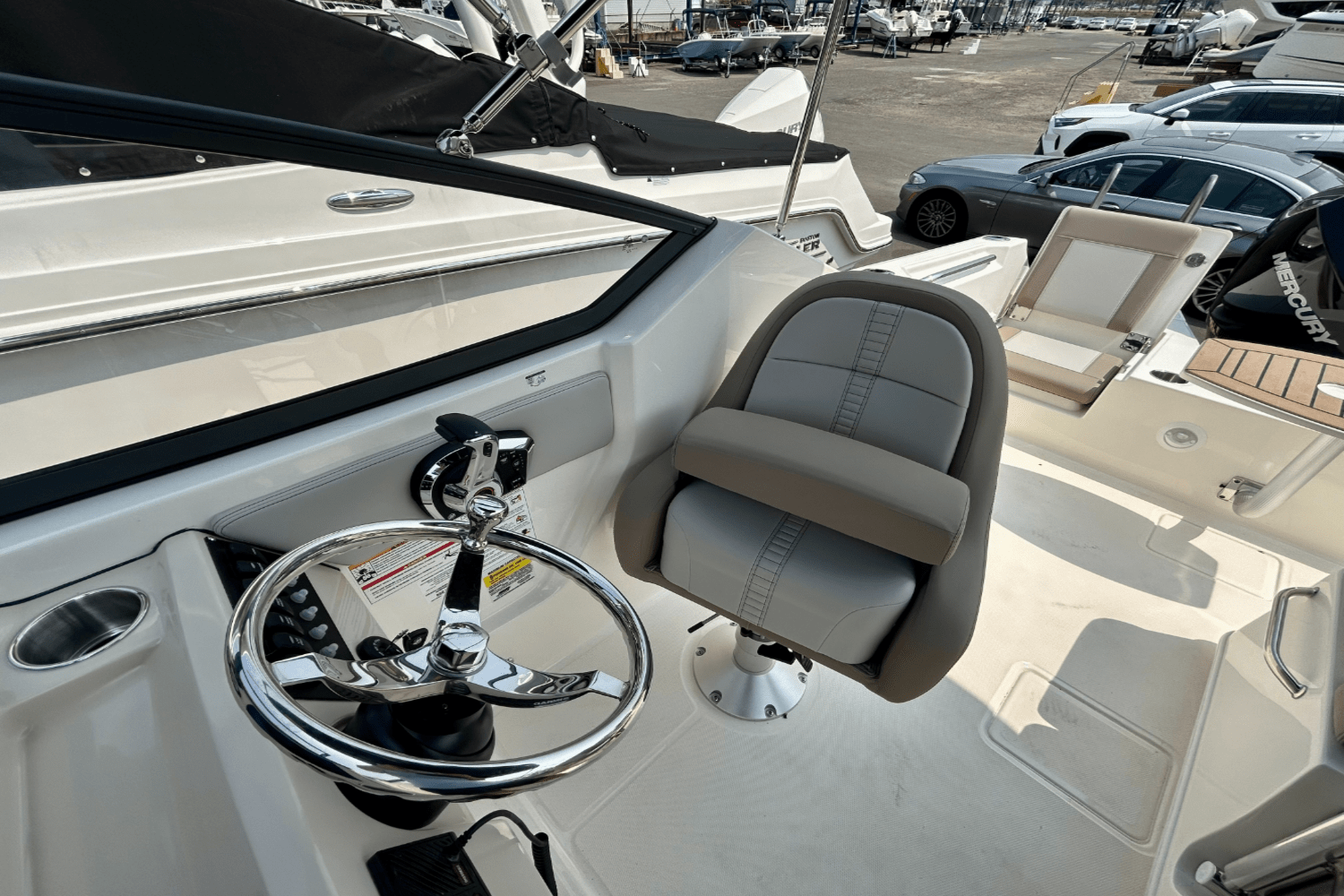 Slide: The Image of Boston Whaler 210 Vantage 2025 - 10