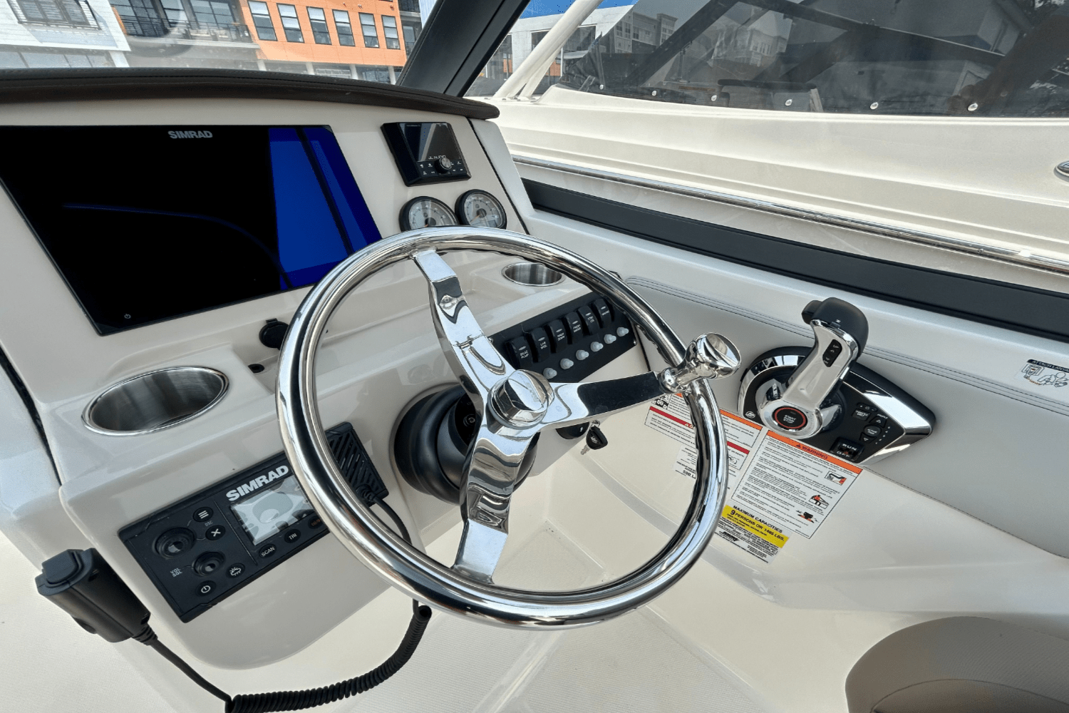 Slide: The Image of Boston Whaler 210 Vantage 2025 - 11