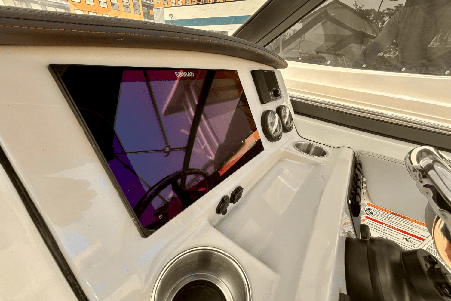 Slide: The Image of Boston Whaler 210 Vantage 2025 - 12