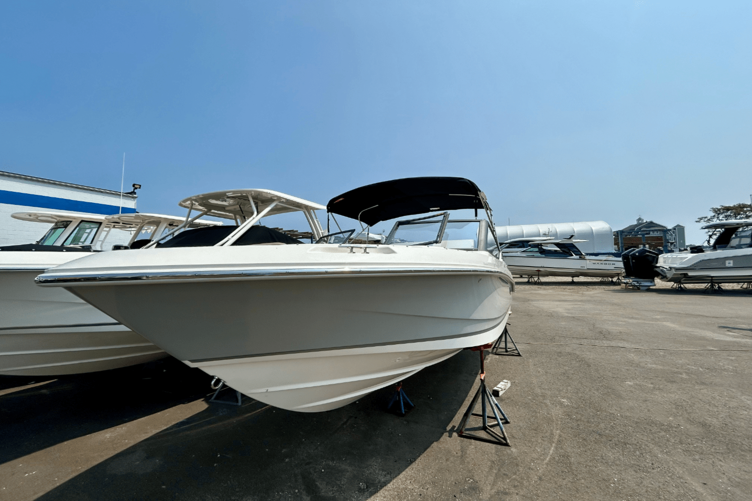 Slide: The Image of Boston Whaler 210 Vantage 2025 - 2