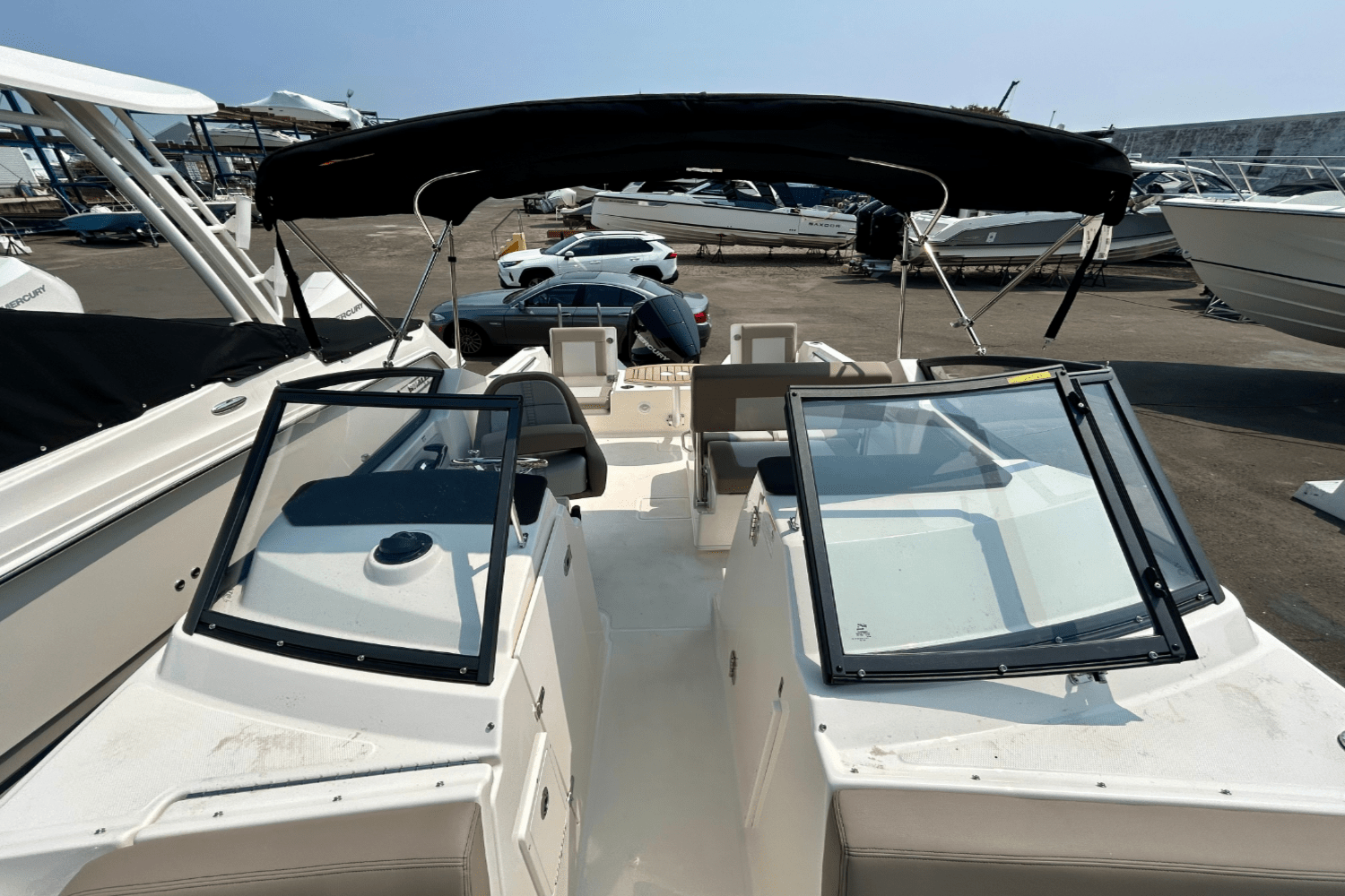 Slide: The Image of Boston Whaler 210 Vantage 2025 - 20