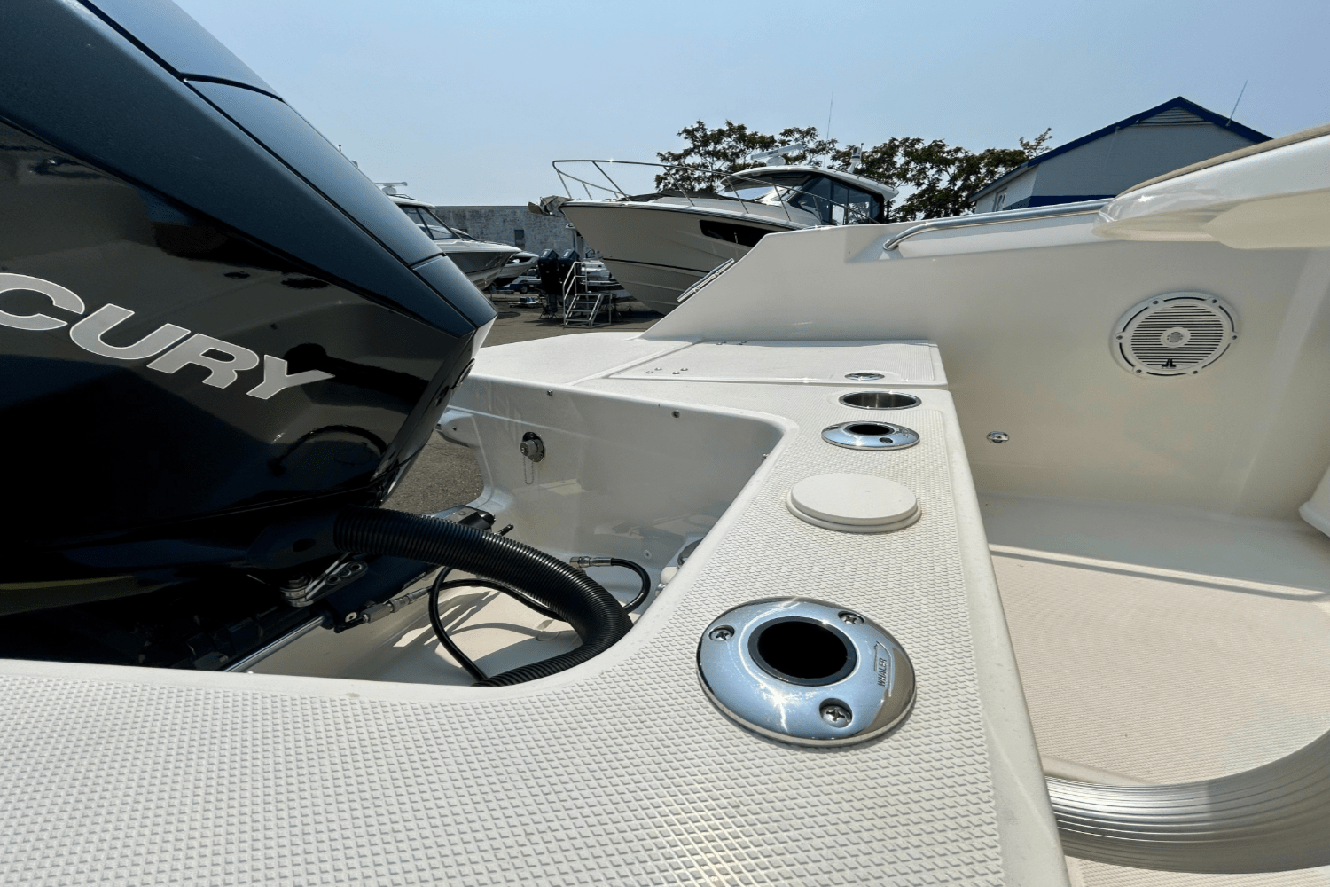 Slide: The Image of Boston Whaler 210 Vantage 2025 - 22