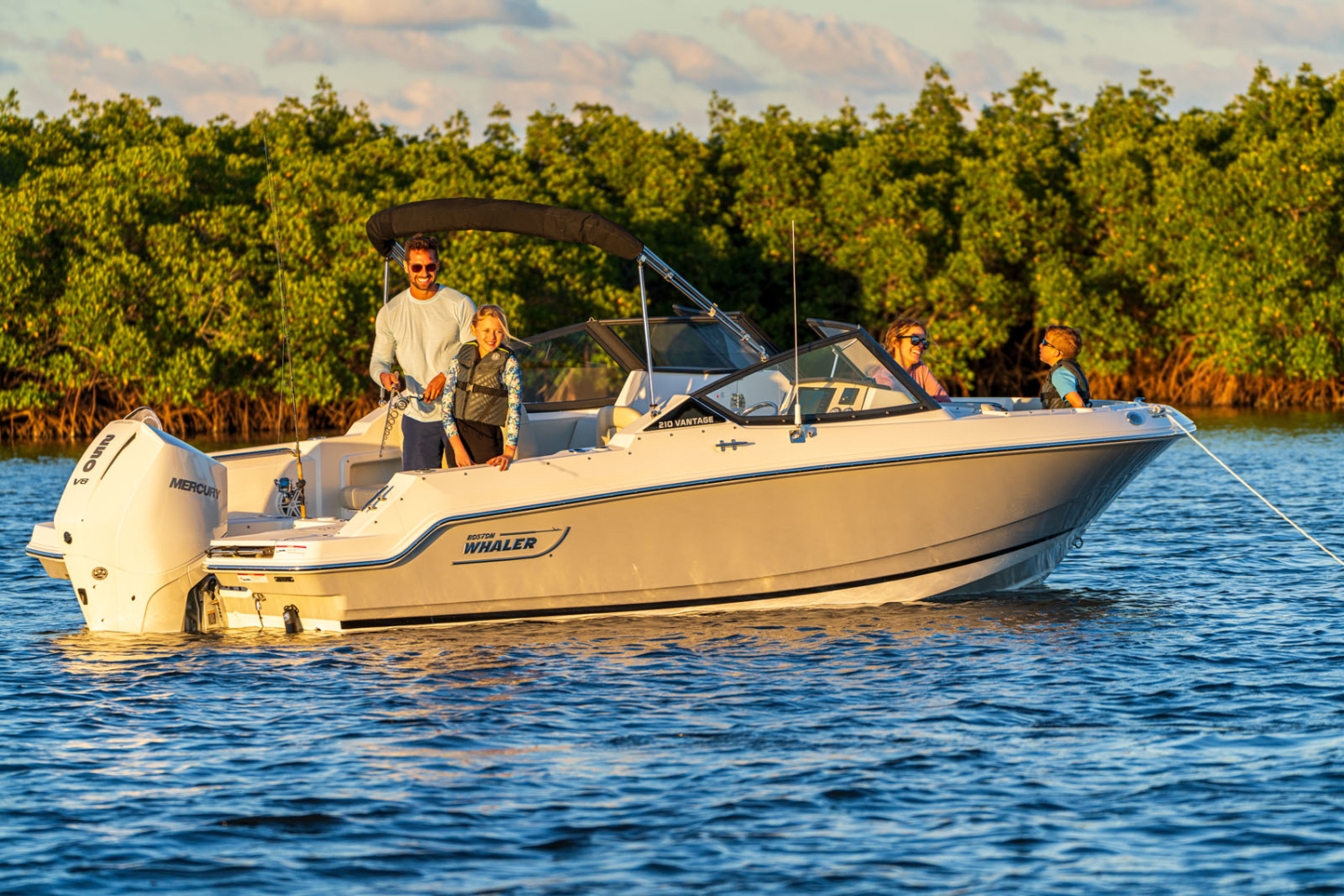 Slide: The Image of Boston Whaler 210 Vantage 2025 - 25