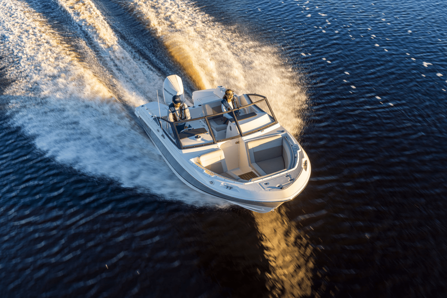 Slide: The Image of Boston Whaler 210 Vantage 2025 - 26