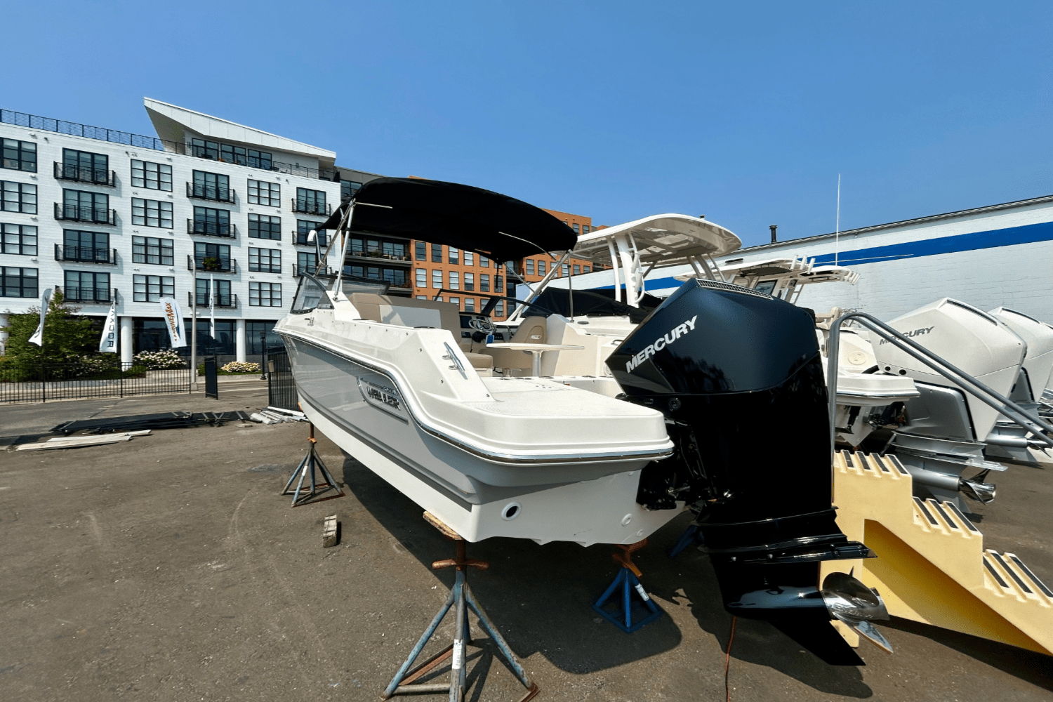 Slide: The Image of Boston Whaler 210 Vantage 2025 - 3