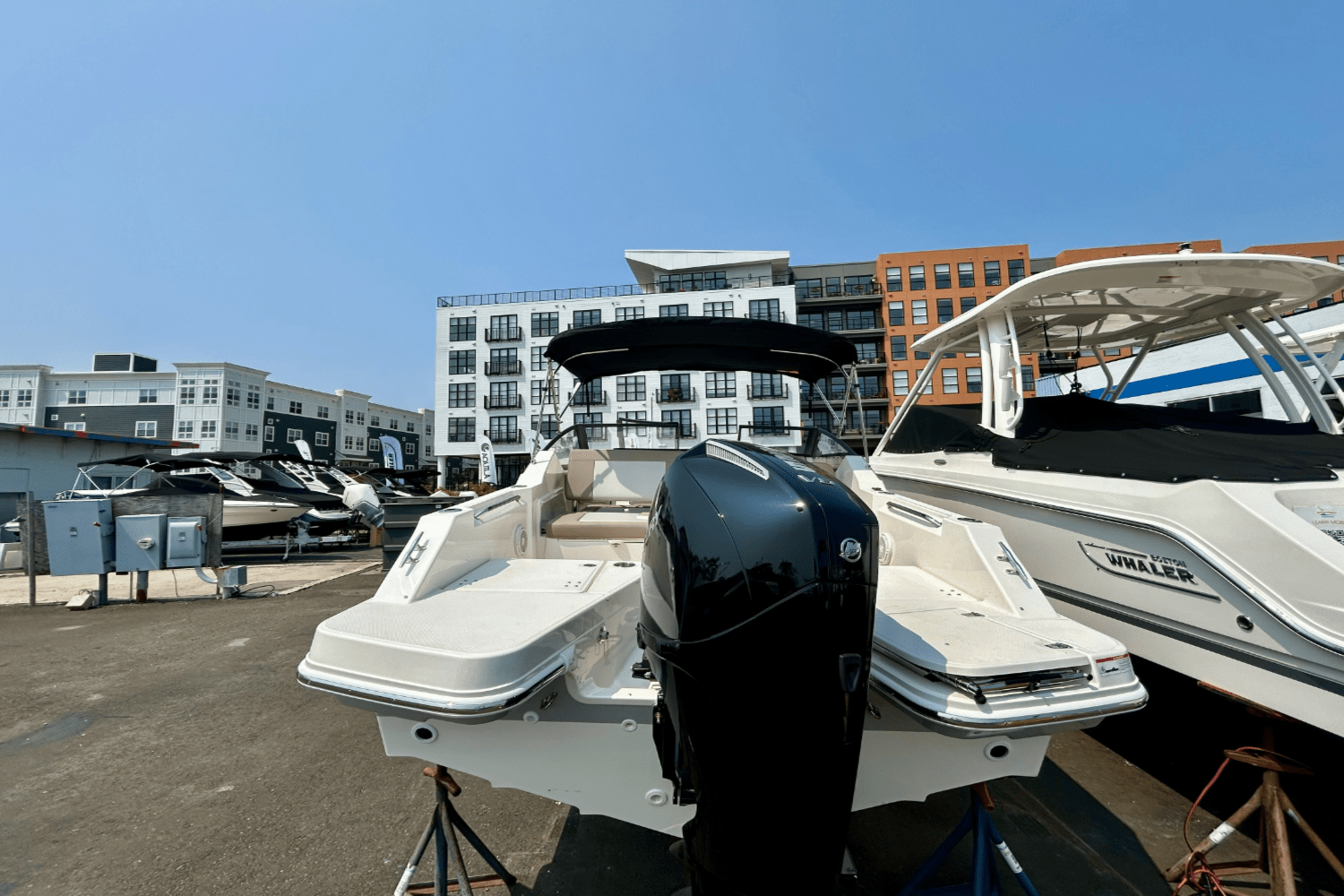 Slide: The Image of Boston Whaler 210 Vantage 2025 - 4