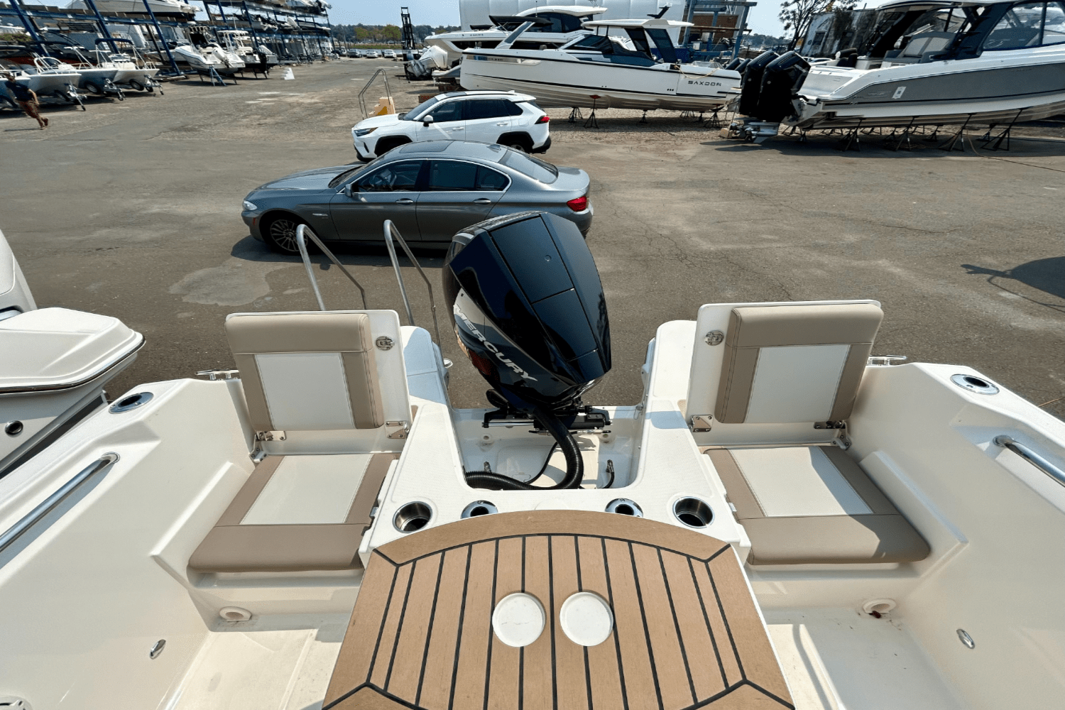 Slide: The Image of Boston Whaler 210 Vantage 2025 - 7