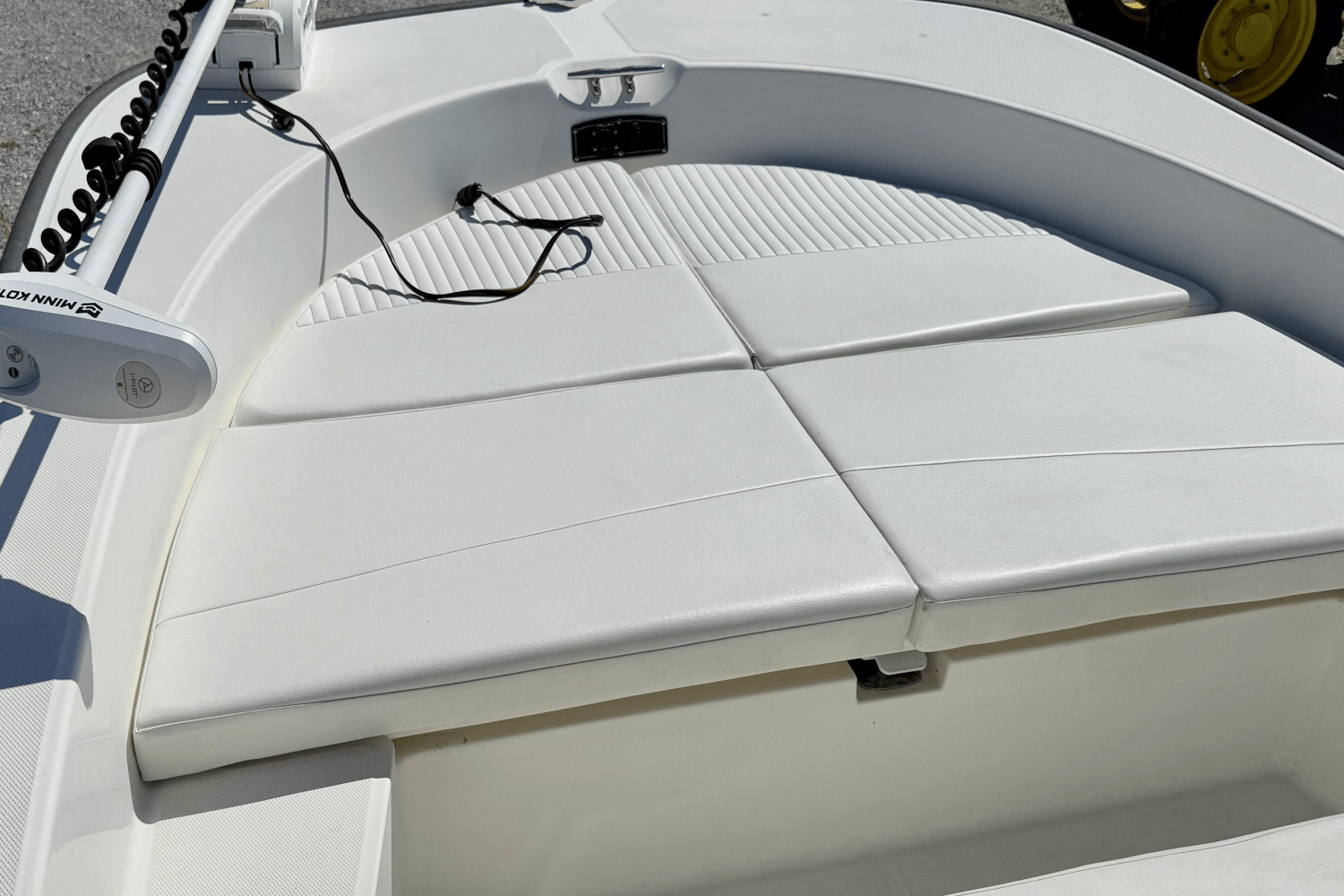 Slide: The Image of Boston Whaler 21 MONTAUK 2018 - 11