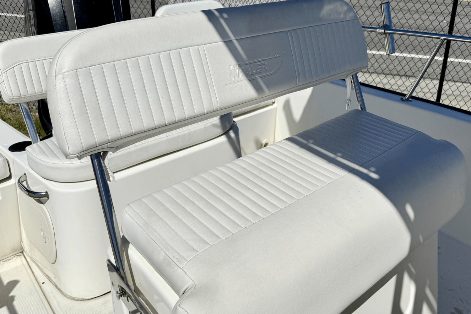 Slide: The Image of Boston Whaler 21 MONTAUK 2018 - 14