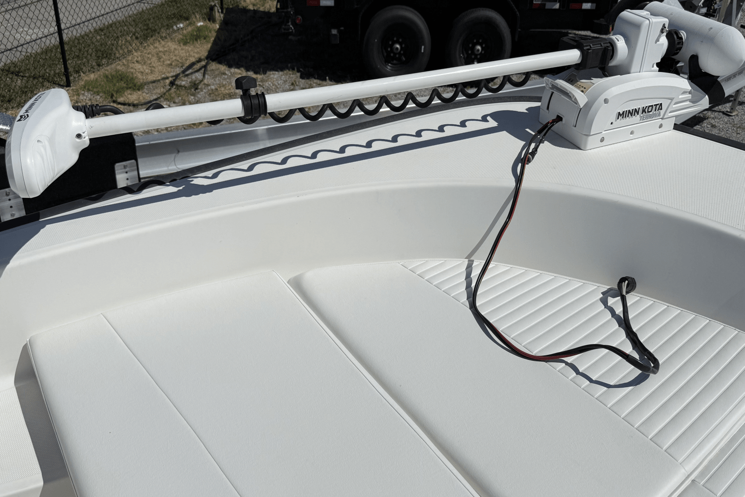 Slide: The Image of Boston Whaler 21 MONTAUK 2018 - 18