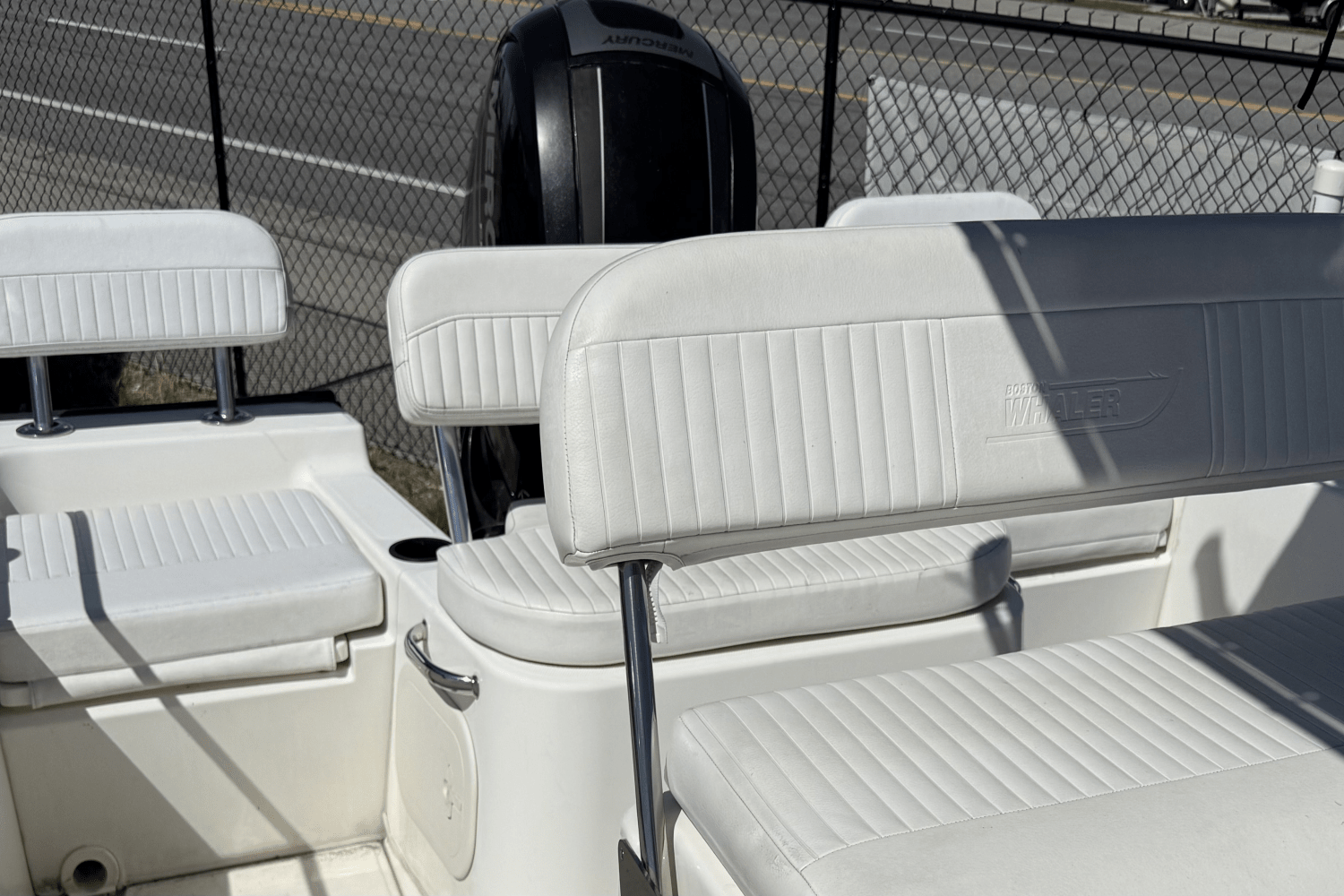 Slide: The Image of Boston Whaler 21 MONTAUK 2018 - 20