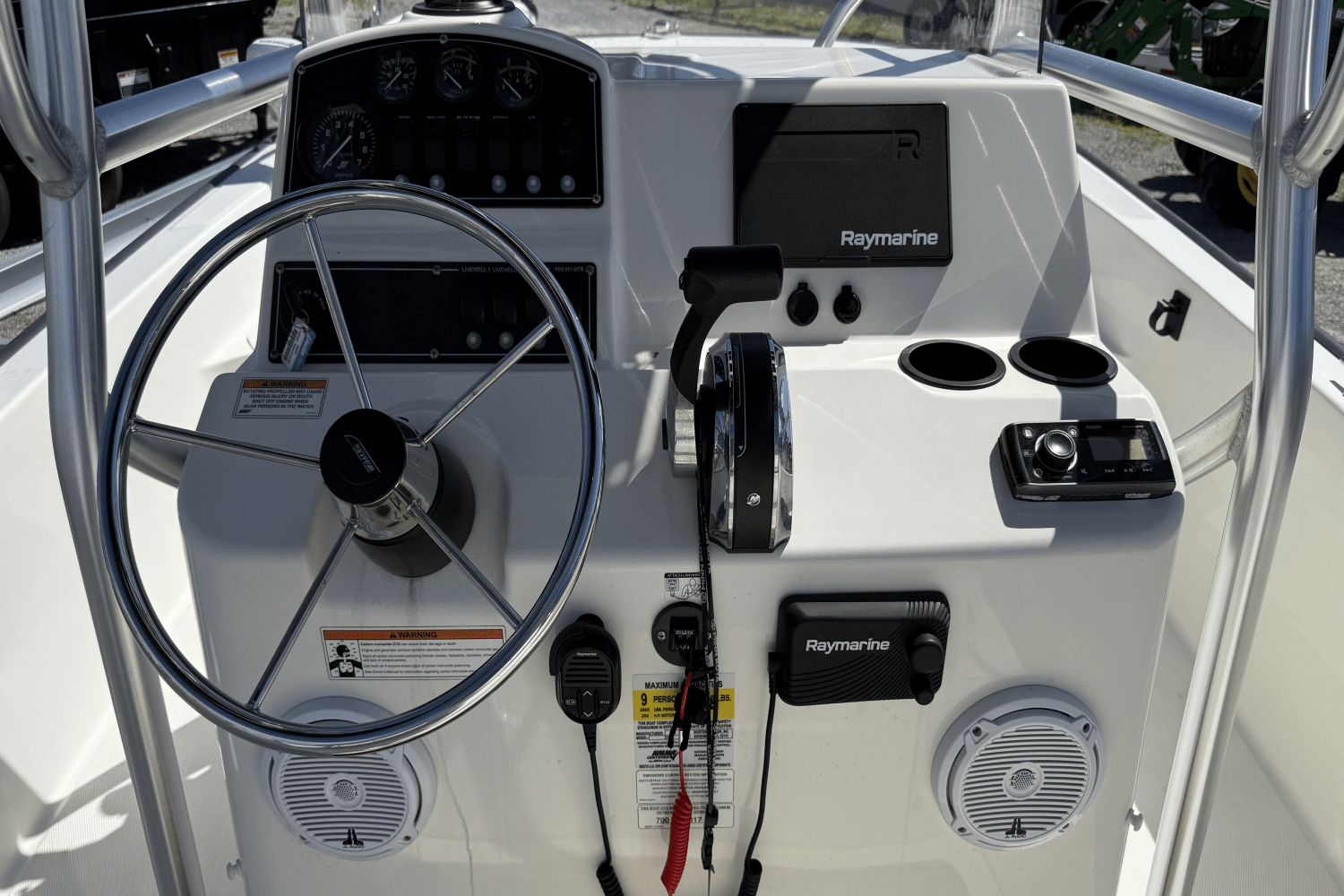 Slide: The Image of Boston Whaler 21 MONTAUK 2018 - 9