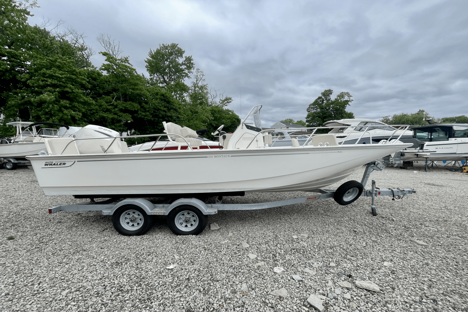 Slide: The Image of Boston Whaler 21 MONTAUK 2022 - 1