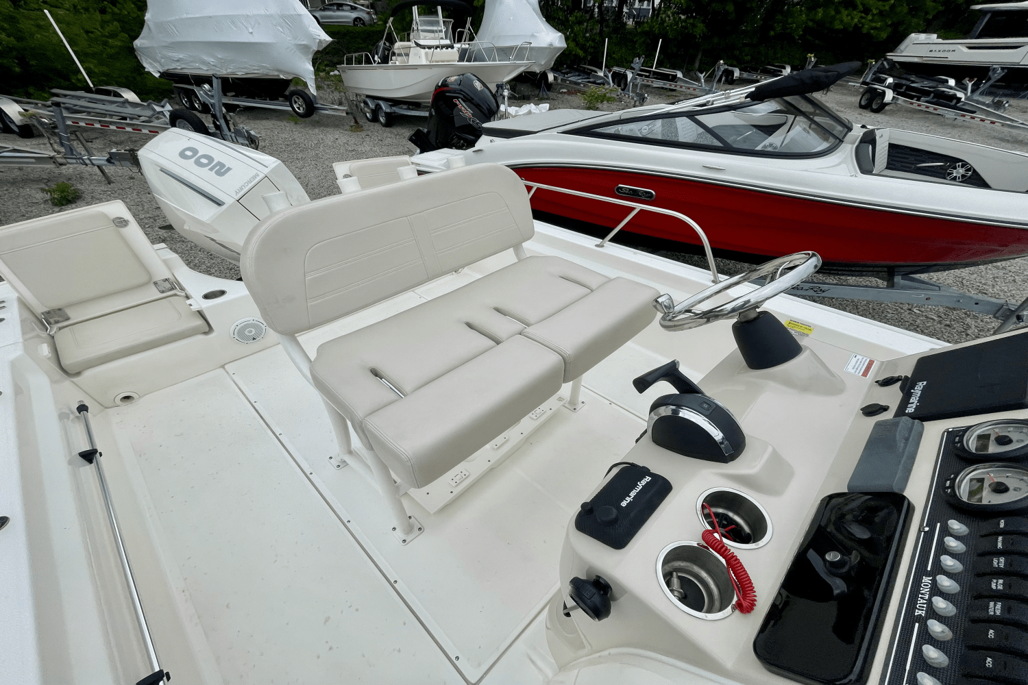 Slide: The Image of Boston Whaler 21 MONTAUK 2022 - 10
