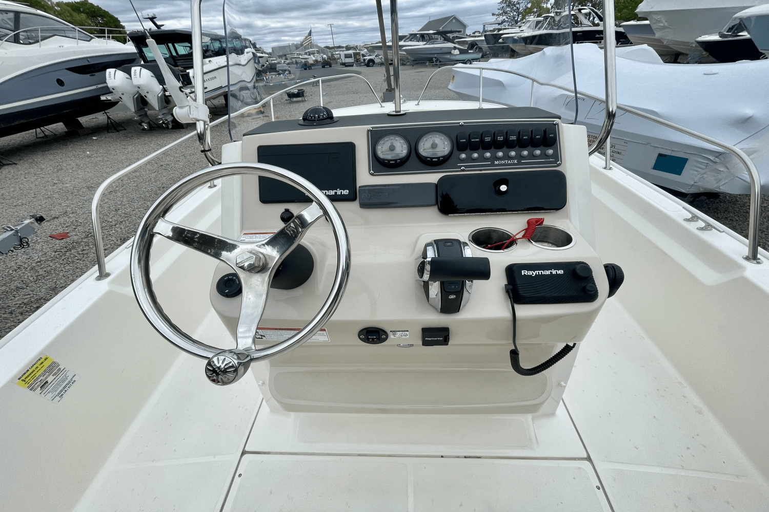Slide: The Image of Boston Whaler 21 MONTAUK 2022 - 11