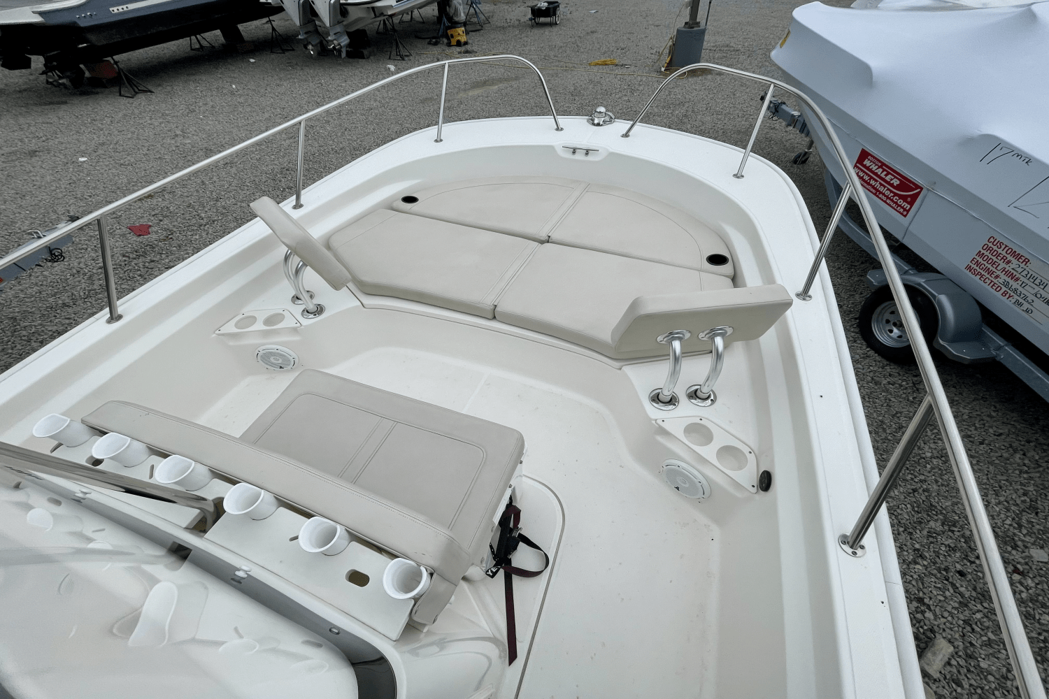 Slide: The Image of Boston Whaler 21 MONTAUK 2022 - 12