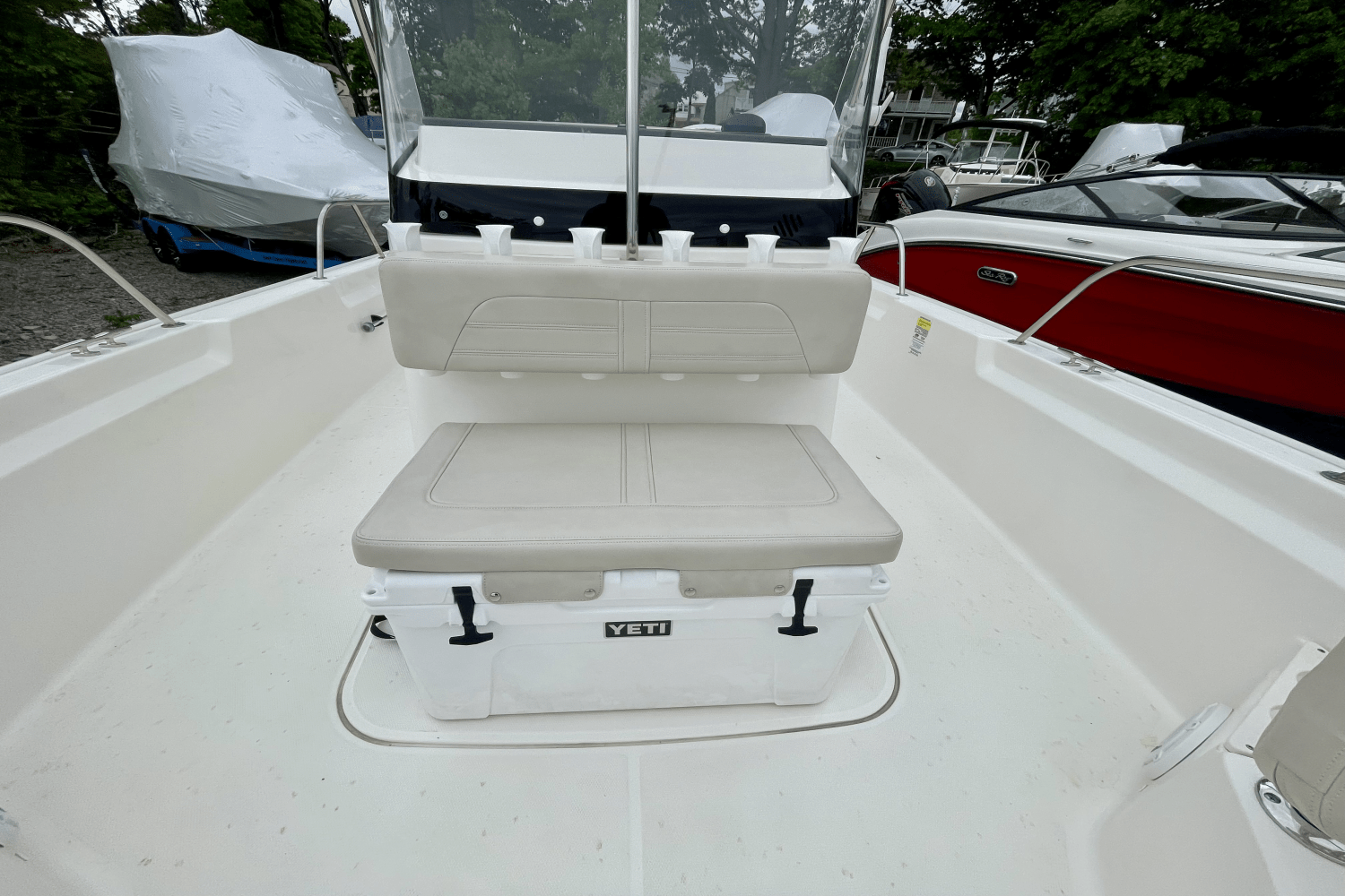 Slide: The Image of Boston Whaler 21 MONTAUK 2022 - 13