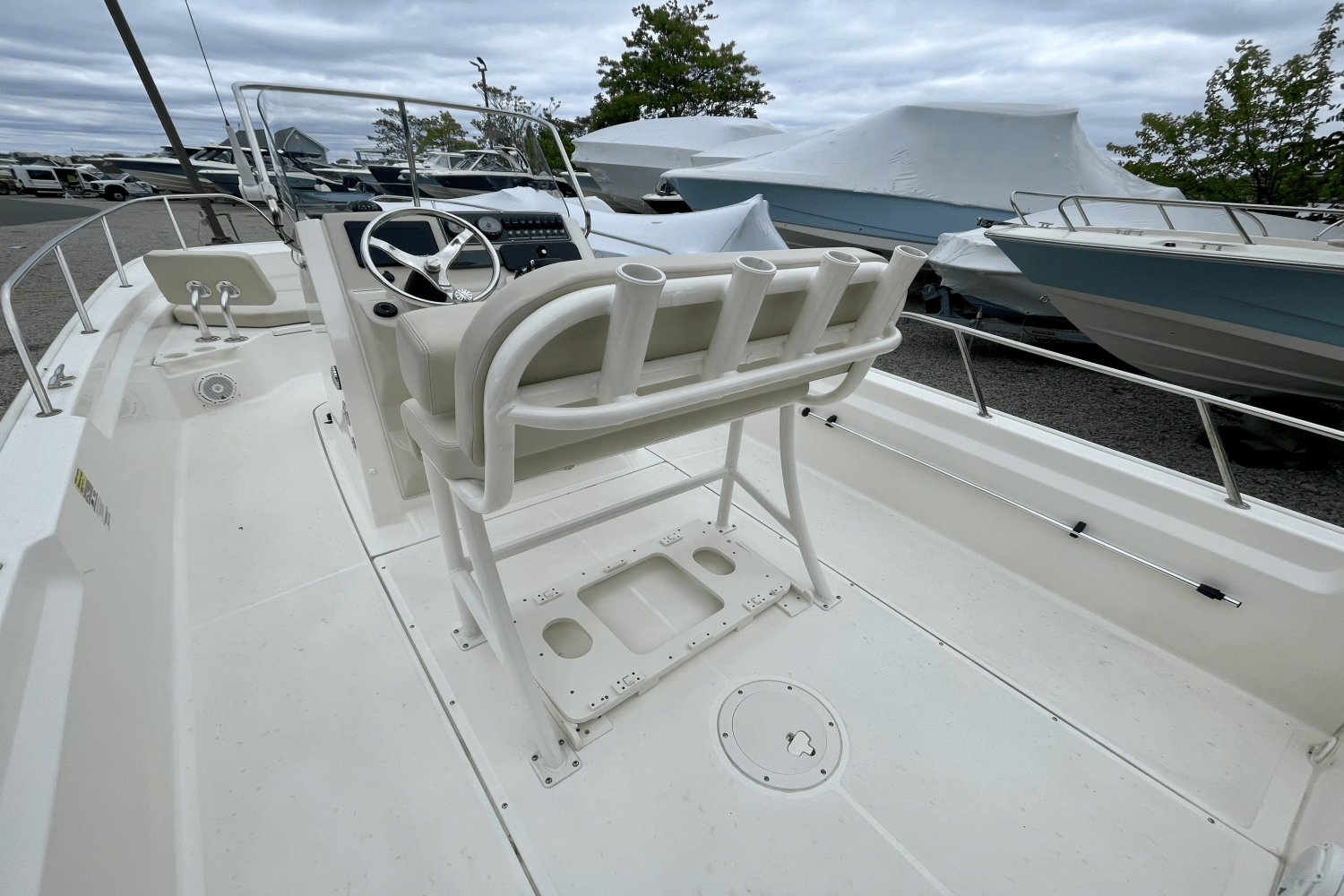 Slide: The Image of Boston Whaler 21 MONTAUK 2022 - 6
