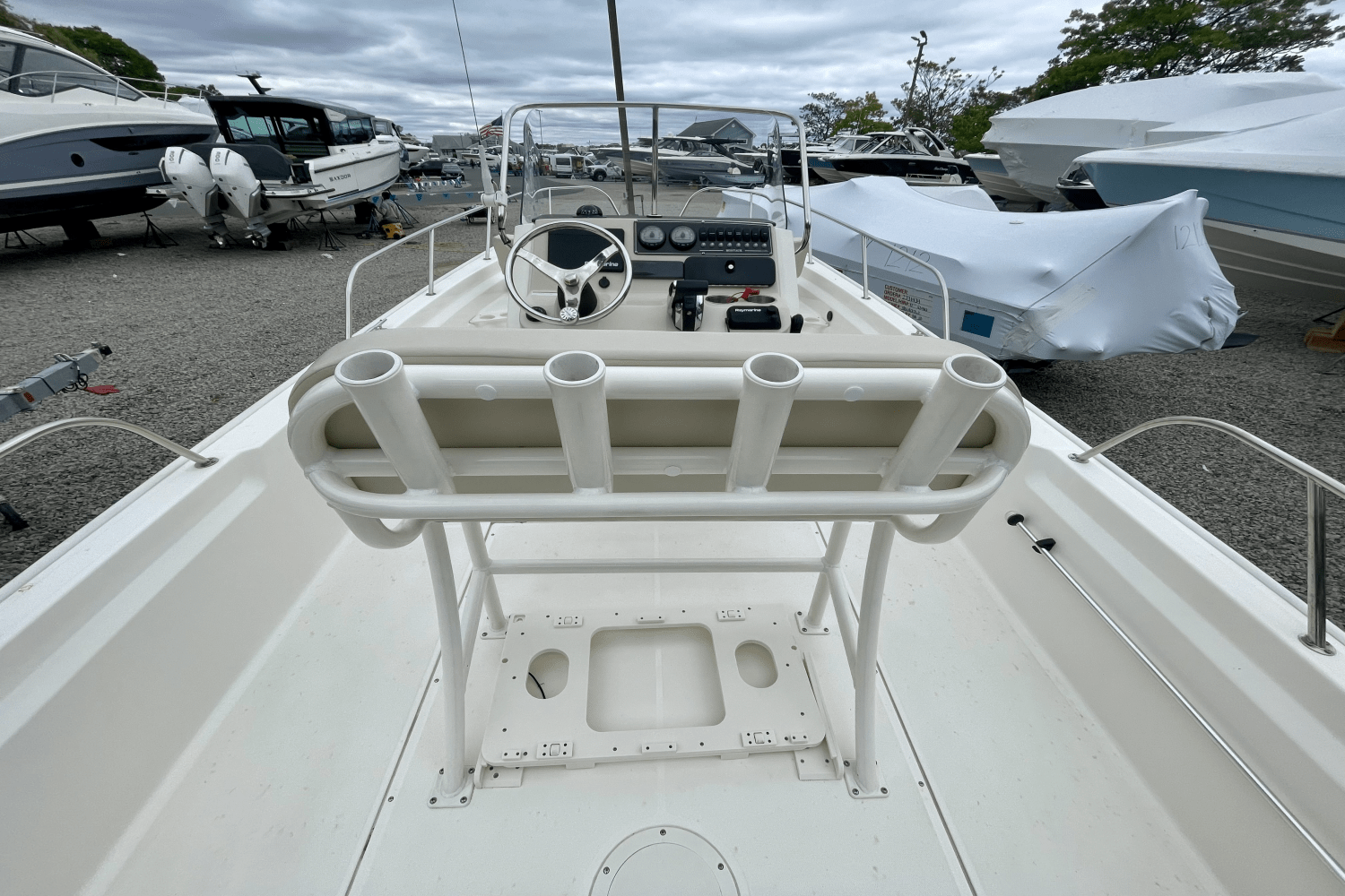 Slide: The Image of Boston Whaler 21 MONTAUK 2022 - 7