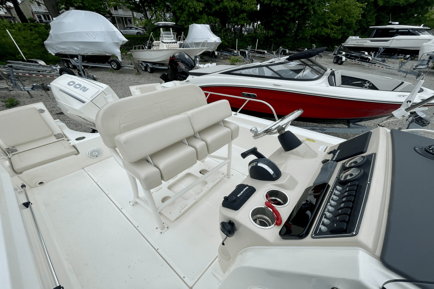 Slide: The Image of Boston Whaler 21 MONTAUK 2022 - 9