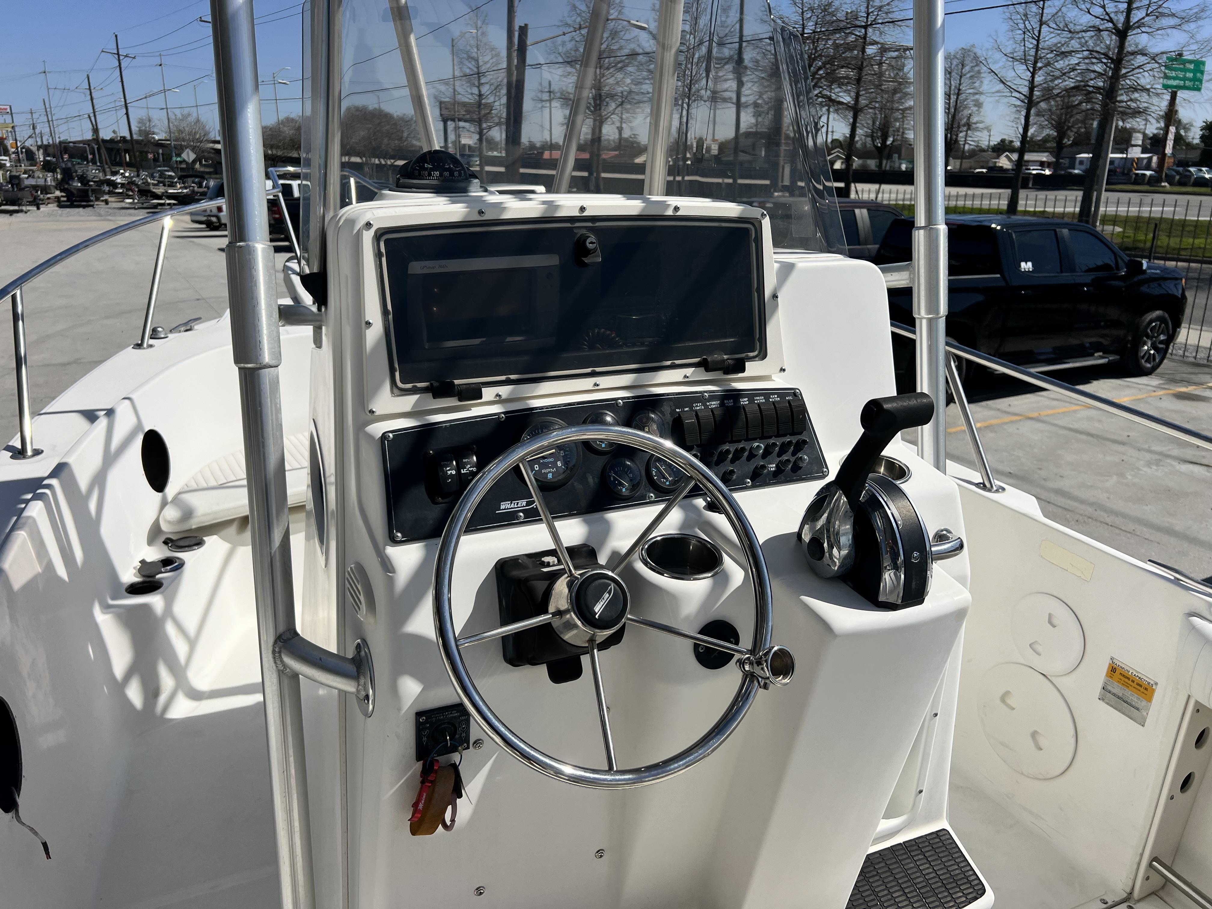 Slide: The Image of Boston Whaler 21 Outrage 2000 - 6
