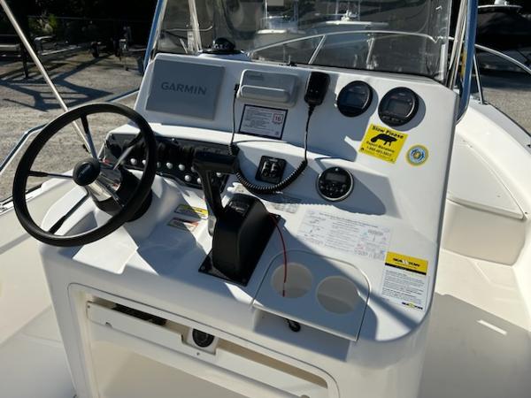 Slide: The Image of Boston Whaler 220 Dauntless 2007 boat console with Garmin navigation system. - 18