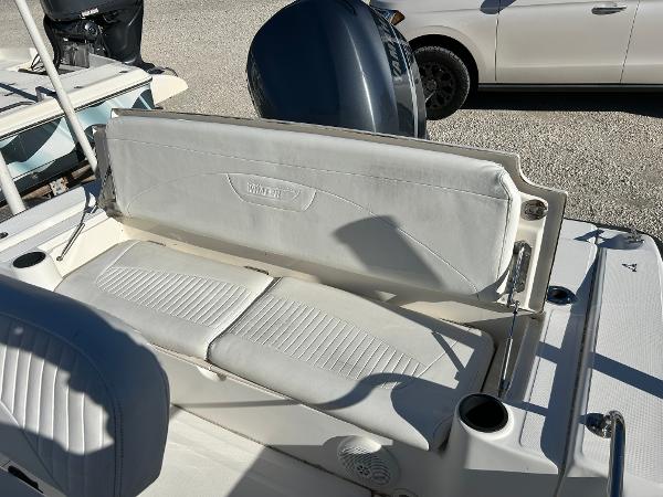 Slide: The Image of 2007 Boston Whaler 220 Dauntless boat seat with white upholstery and cup holders. - 23